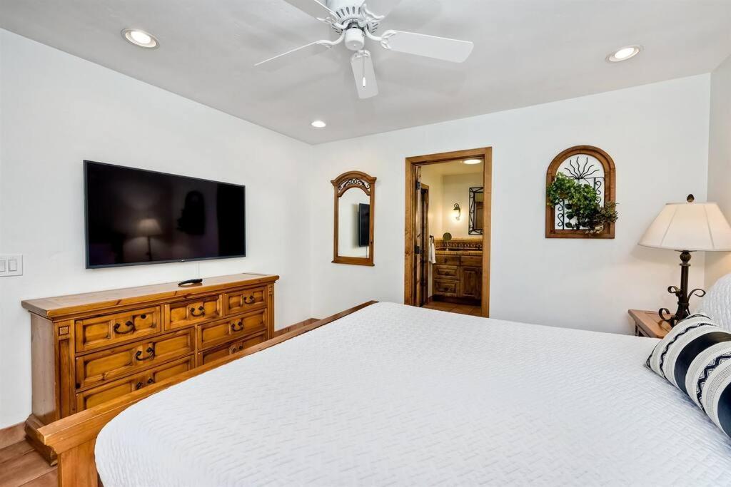 Great Group Retreat! Hacienda Decor, Spacious Floor Plan, Private Backyard Carlsbad Exterior foto