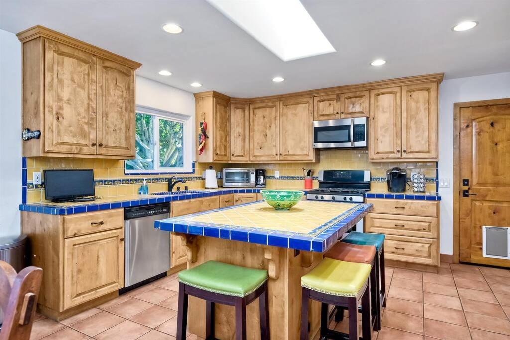 Great Group Retreat! Hacienda Decor, Spacious Floor Plan, Private Backyard Carlsbad Exterior foto