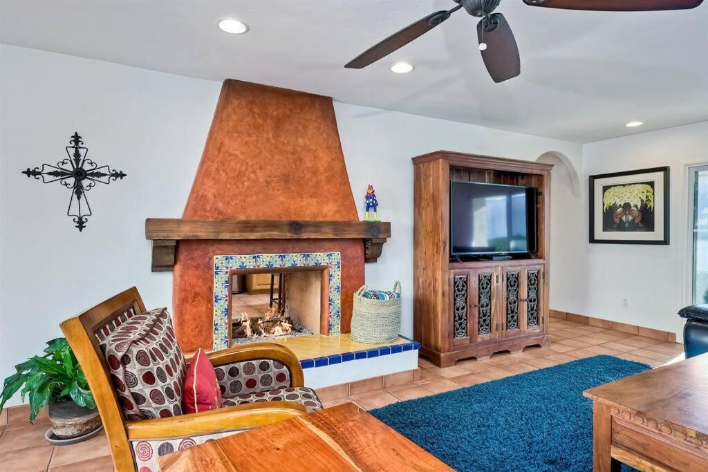 Great Group Retreat! Hacienda Decor, Spacious Floor Plan, Private Backyard Carlsbad Exterior foto